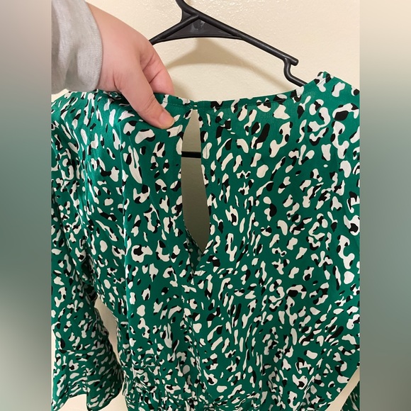 ✨NWT Lulus Make Moves Green and Black Print Flounce Sleeve Romper Size Small - Picture 13 of 15